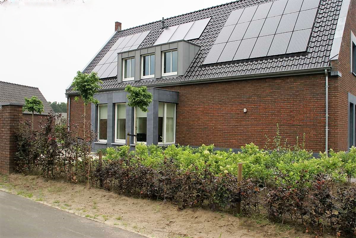 Gevelbekleding woonhuis – Belgisch hardsteen